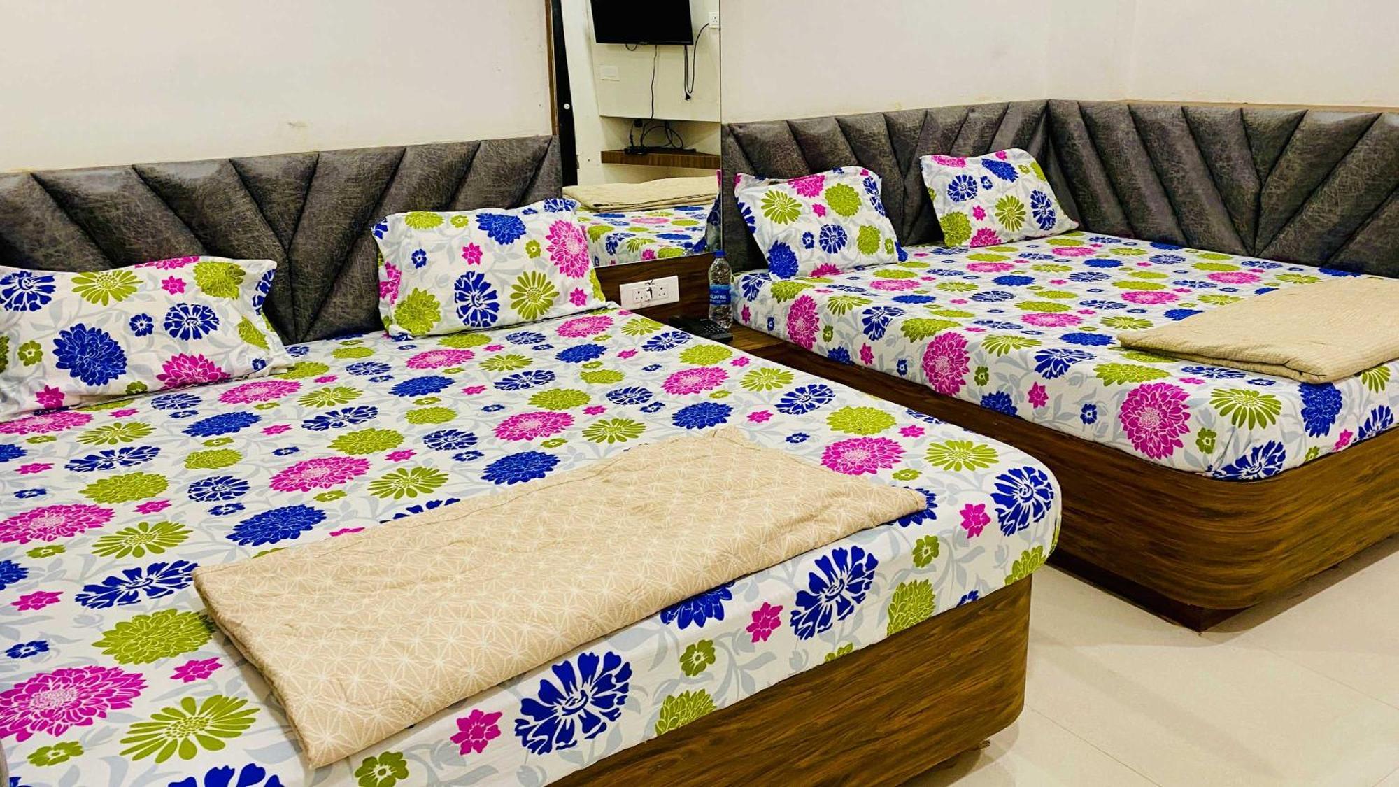 Hotel Gayatri Palace Godarpura Eksteriør billede