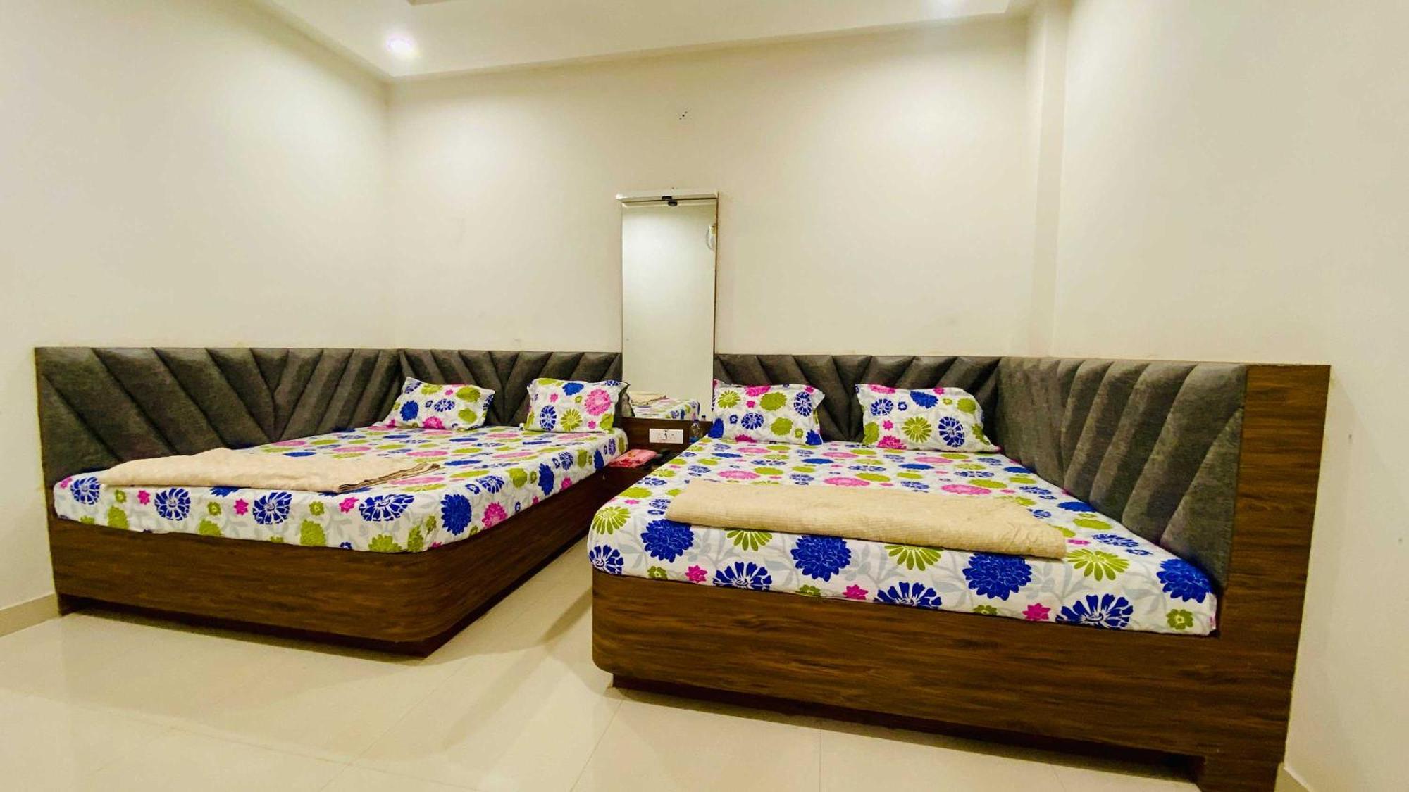 Hotel Gayatri Palace Godarpura Eksteriør billede