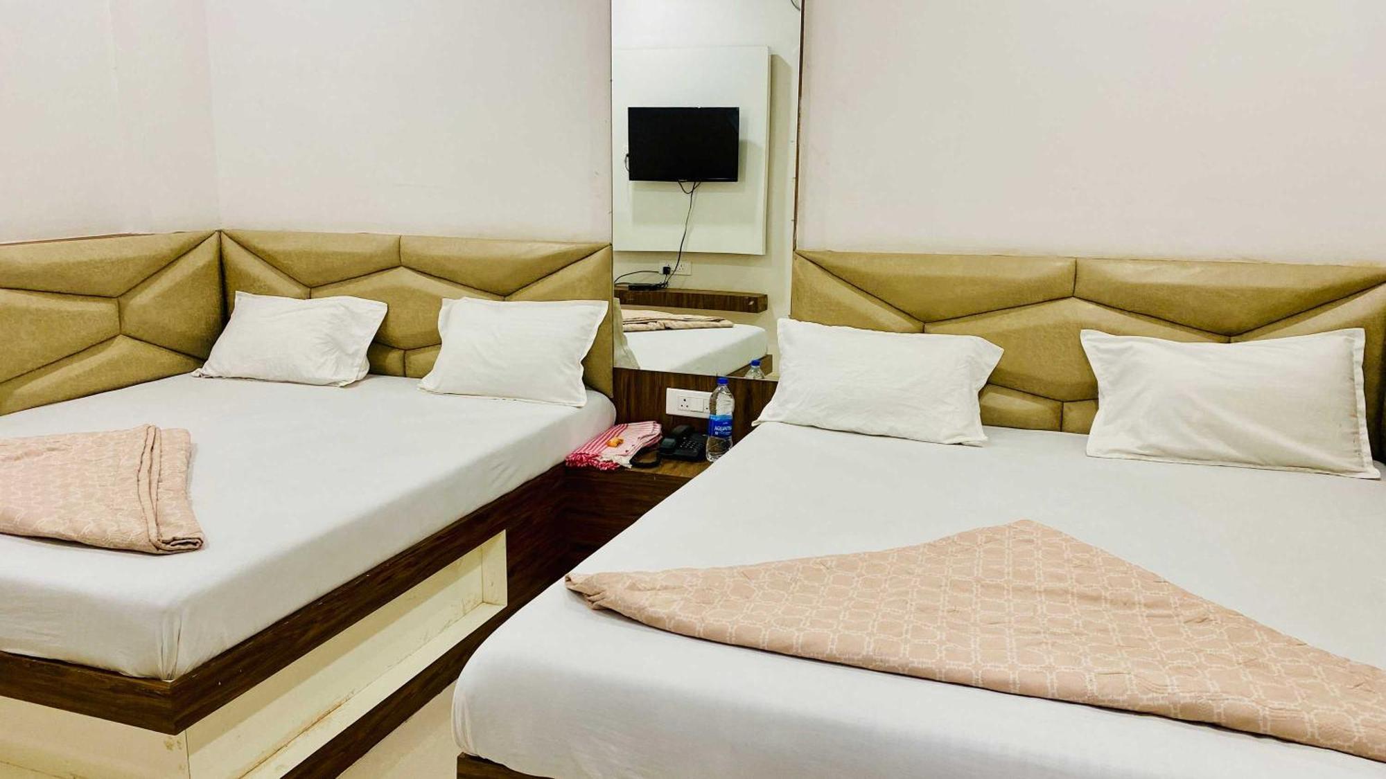 Hotel Gayatri Palace Godarpura Eksteriør billede
