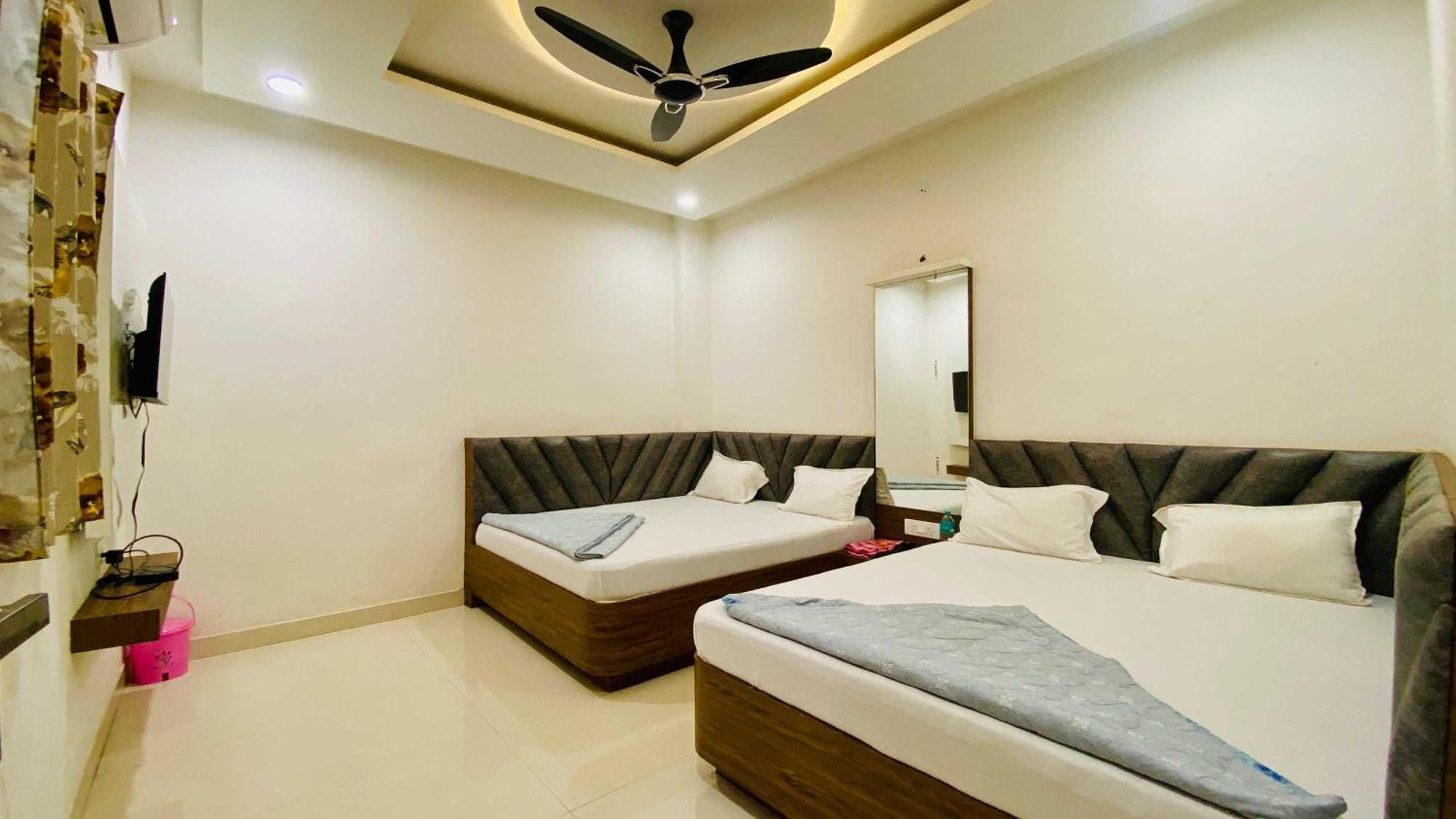 Hotel Gayatri Palace Godarpura Eksteriør billede