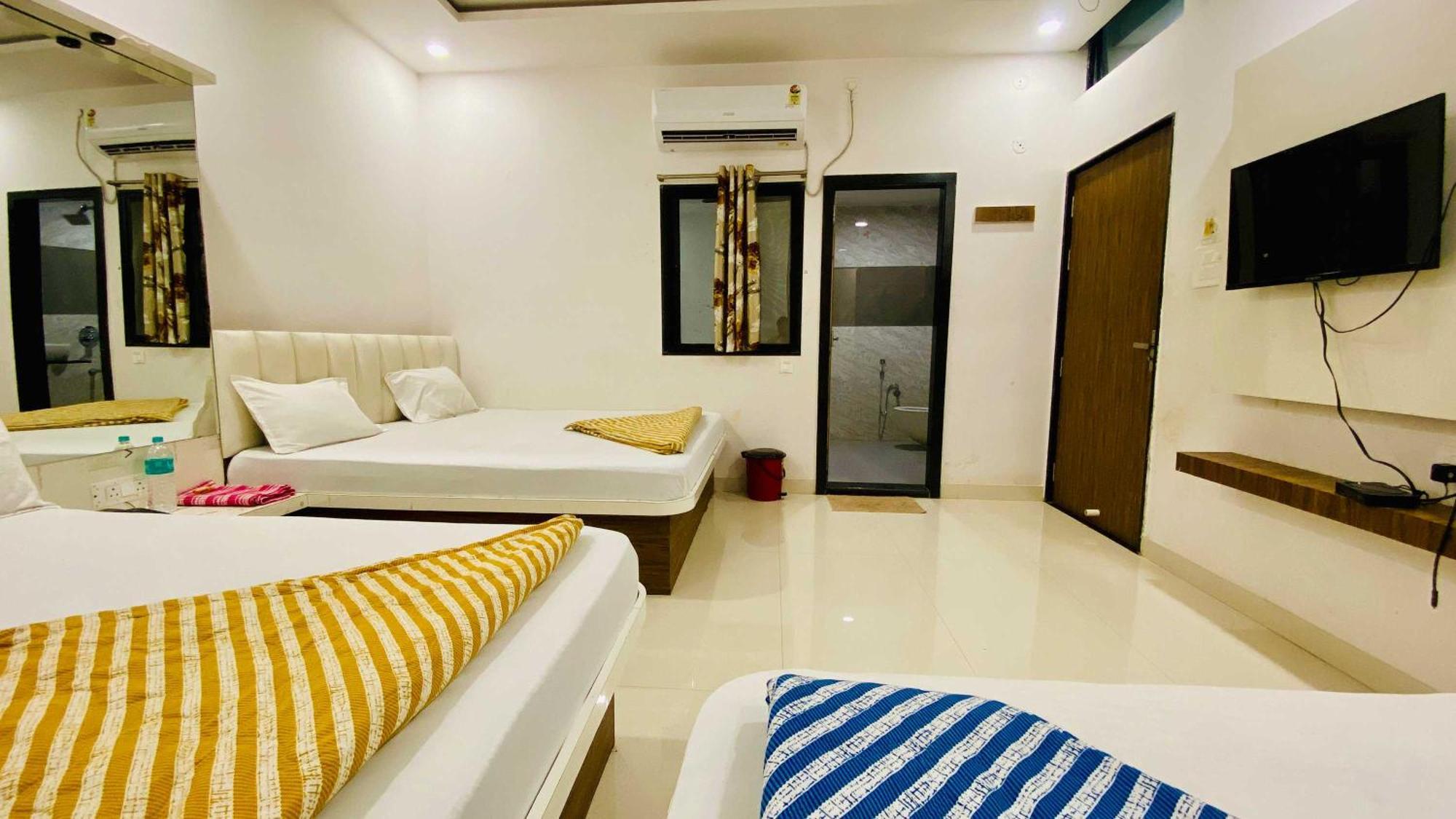 Hotel Gayatri Palace Godarpura Eksteriør billede