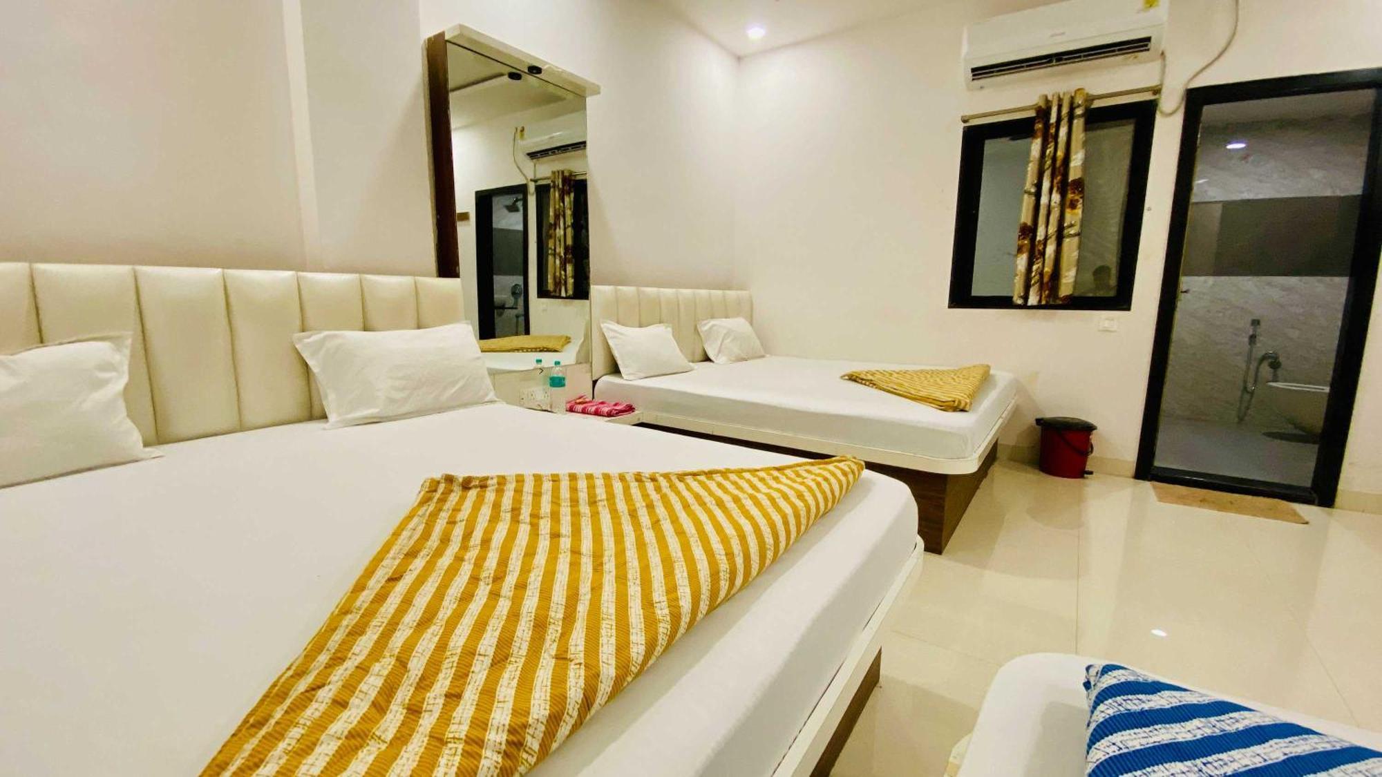Hotel Gayatri Palace Godarpura Eksteriør billede