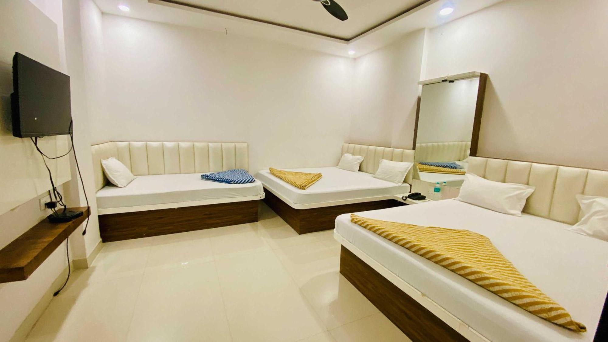 Hotel Gayatri Palace Godarpura Eksteriør billede
