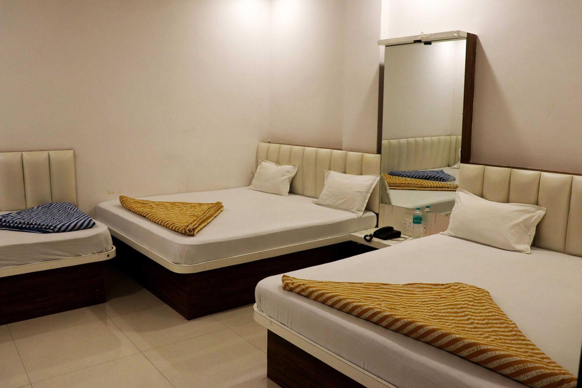 Hotel Gayatri Palace Godarpura Eksteriør billede
