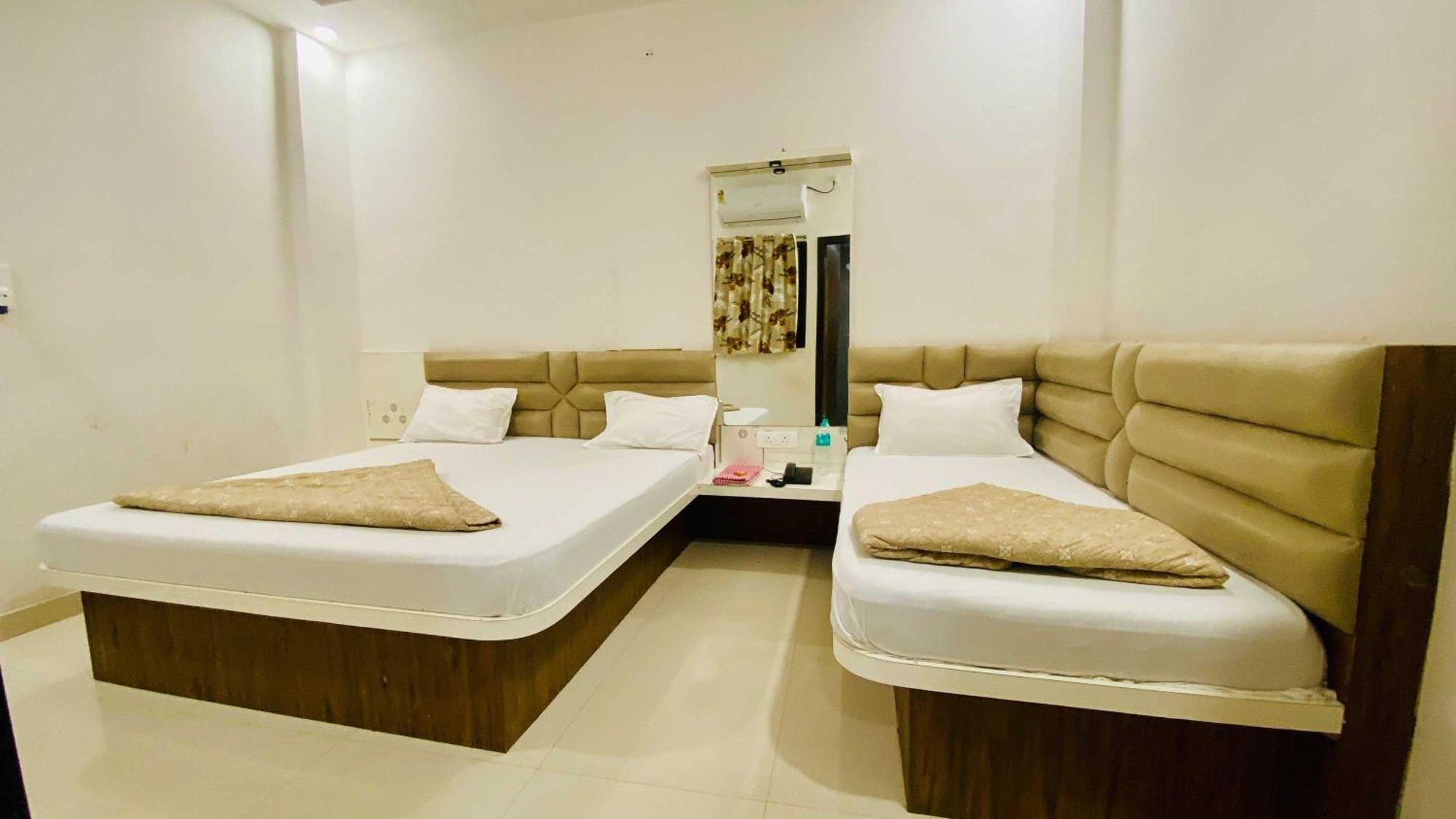 Hotel Gayatri Palace Godarpura Eksteriør billede