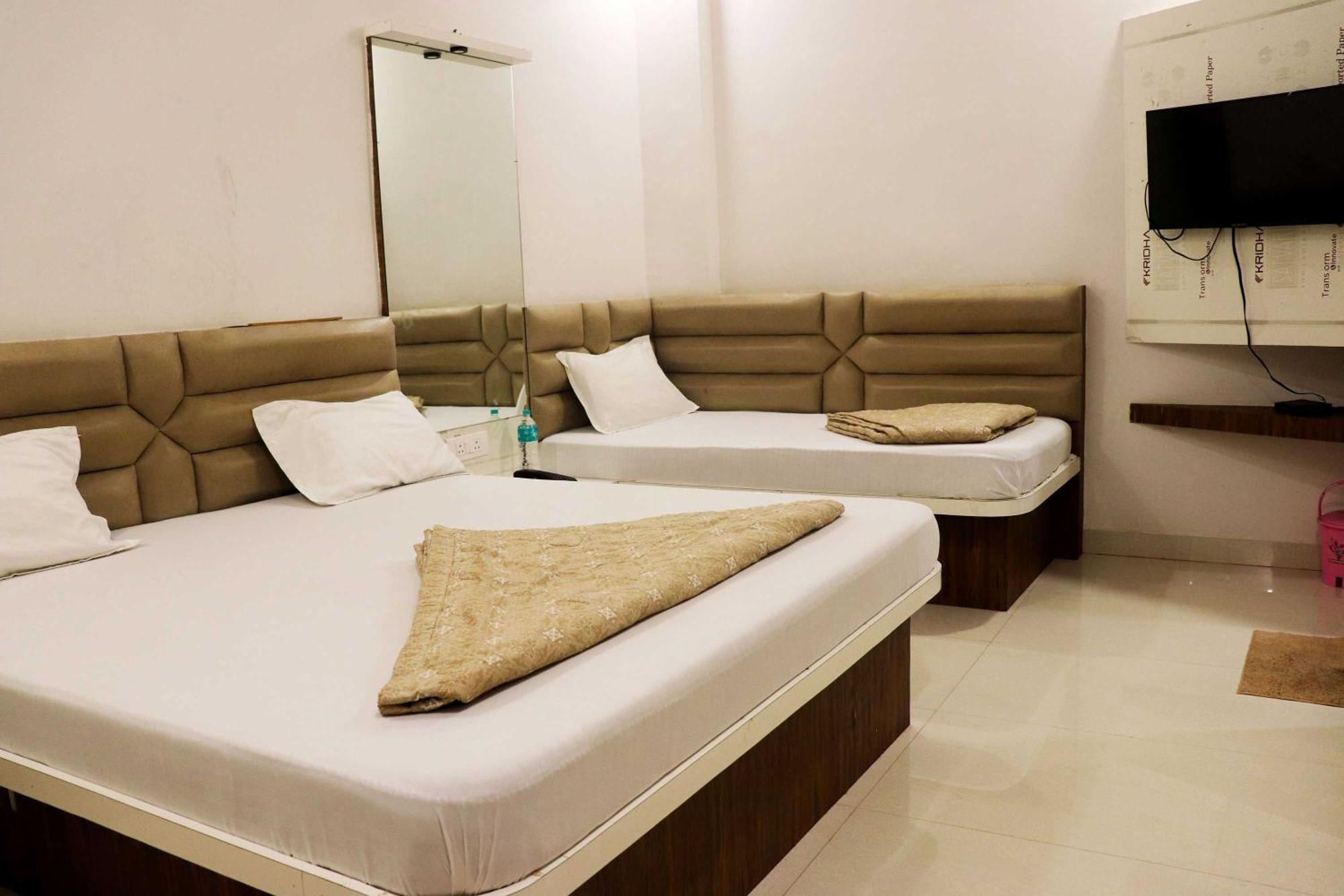 Hotel Gayatri Palace Godarpura Eksteriør billede