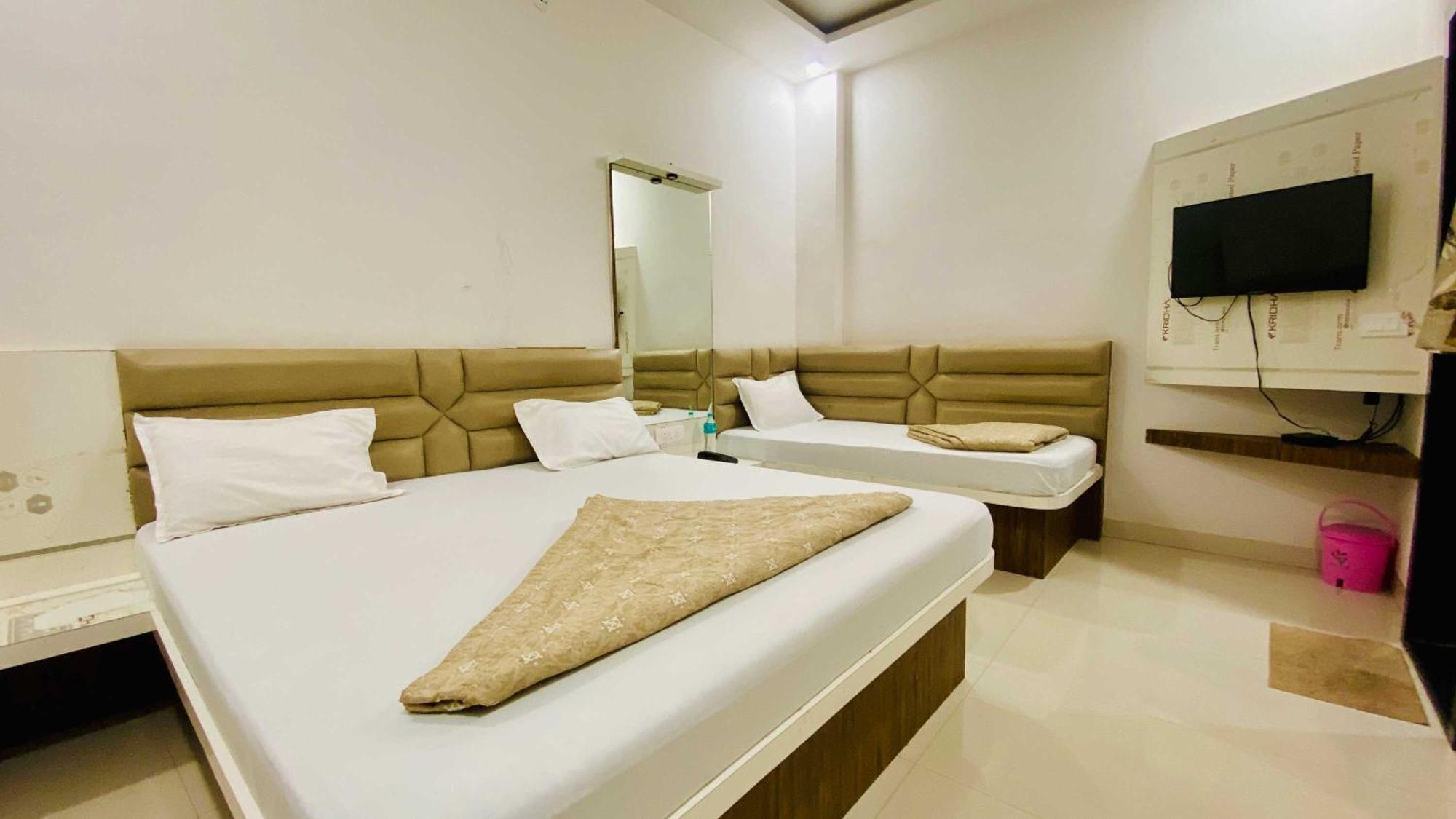 Hotel Gayatri Palace Godarpura Eksteriør billede