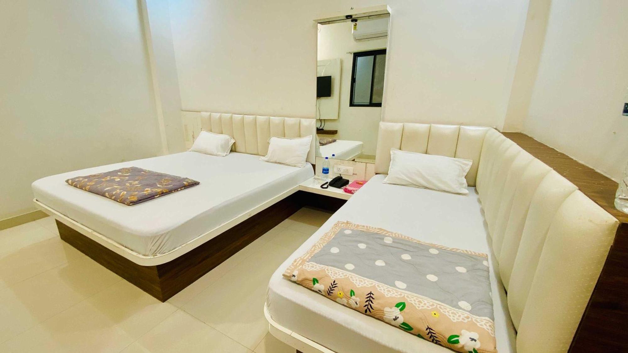Hotel Gayatri Palace Godarpura Eksteriør billede