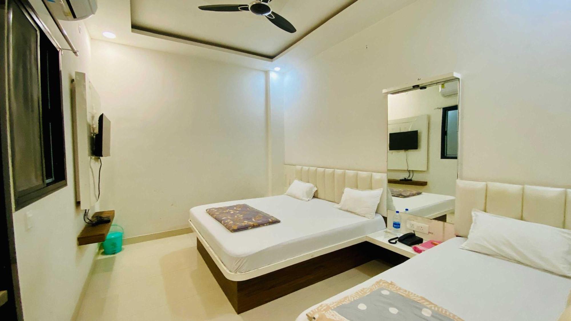 Hotel Gayatri Palace Godarpura Eksteriør billede